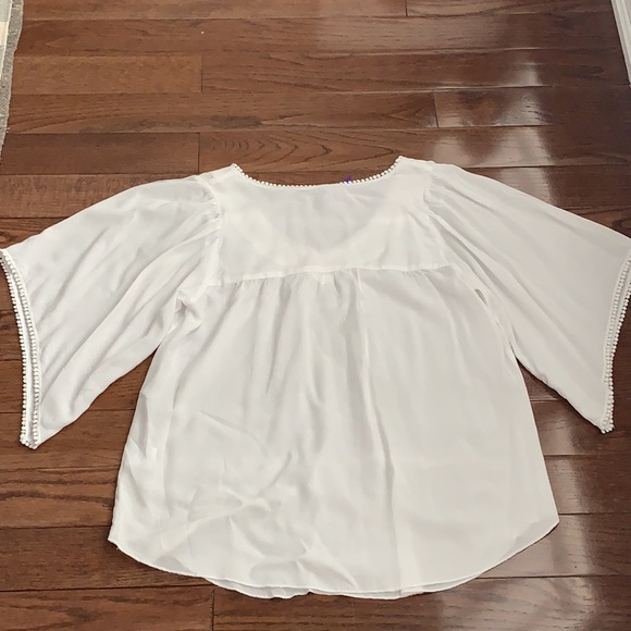 Seraphine billowy white Maternity top - Picture 6 of 6
